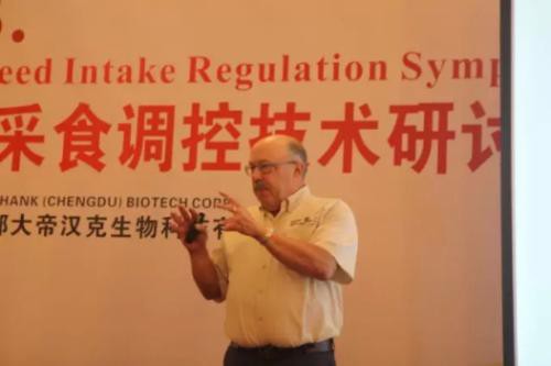 以美國(guó)的美大發(fā)為例，分析美國(guó)養(yǎng)豬業(yè)的飼料使用情況